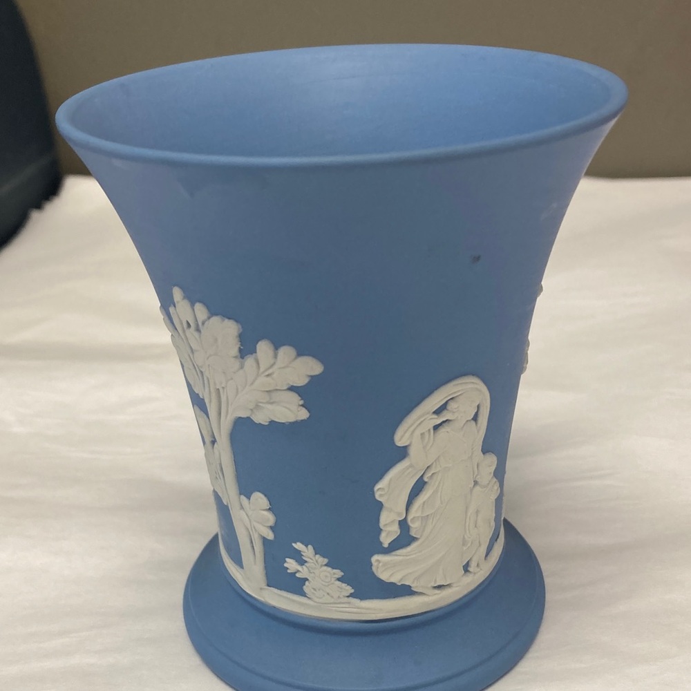 Wedgwood Jasperware 4" Vase